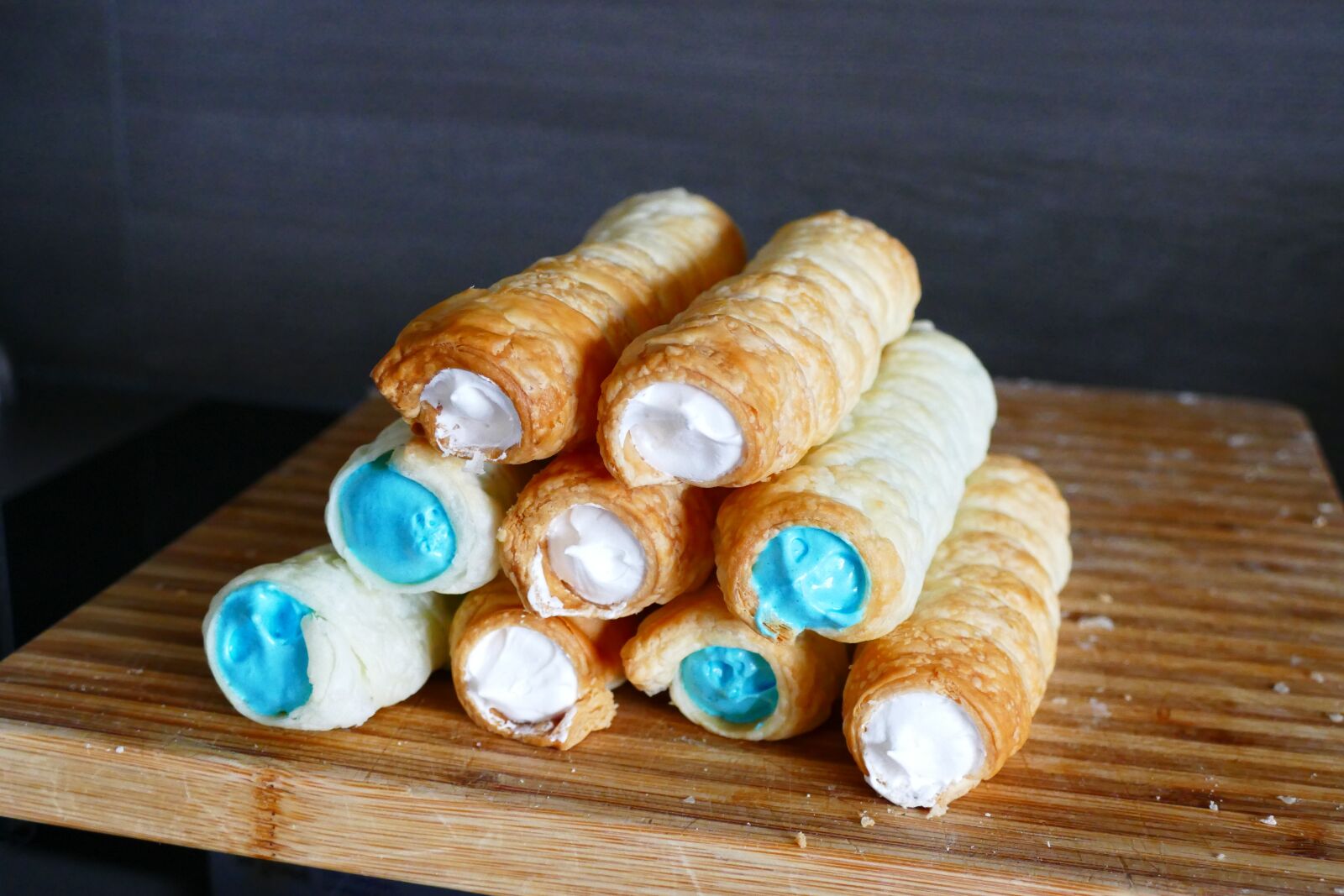 Panasonic Lumix DMC-FZ1000 sample photo. Foam roller, dessert, delicious photography