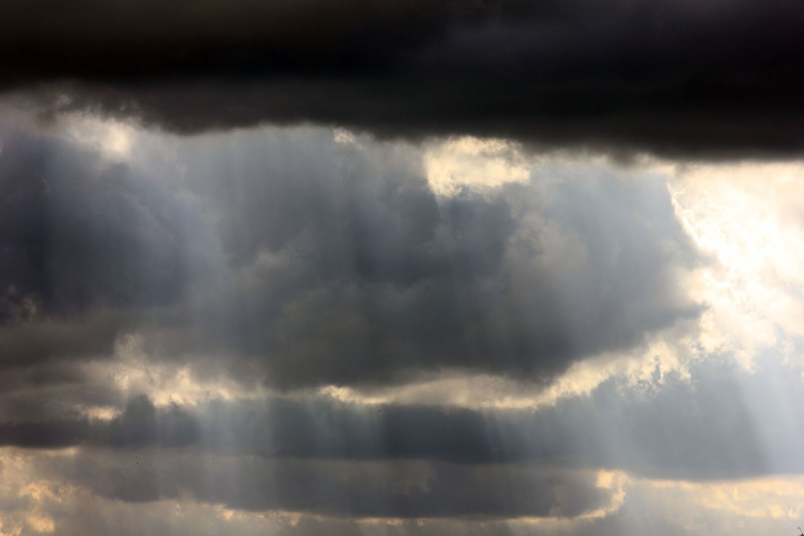 Canon EOS 550D (EOS Rebel T2i / EOS Kiss X4) sample photo. Sky, clouds, storm photography