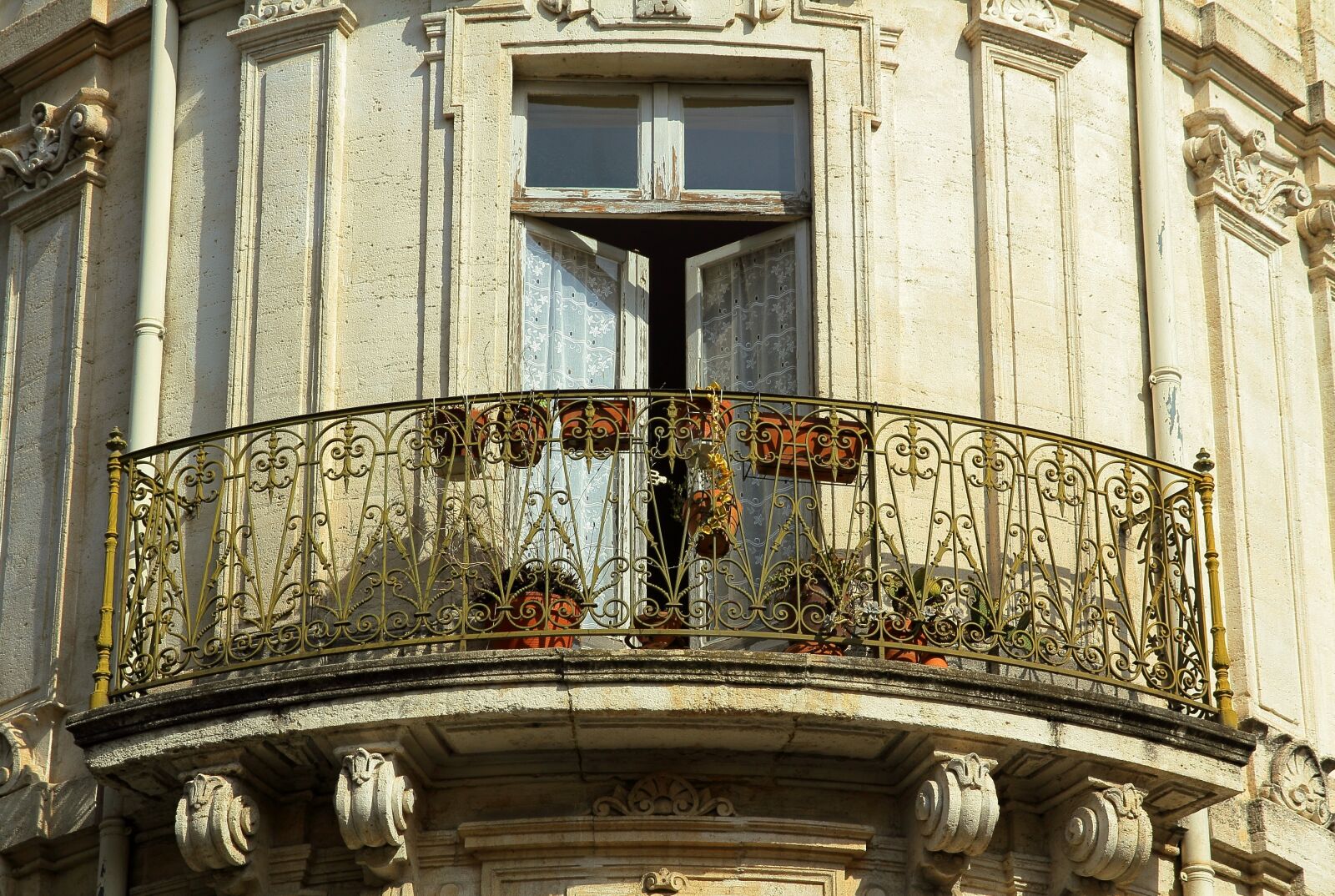 Canon EOS 7D sample photo. Balcony, railing, facade photography