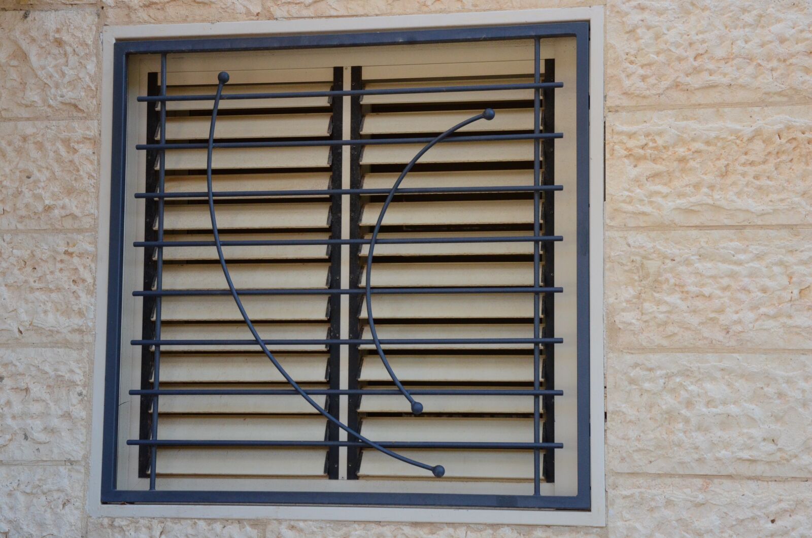 Nikon D7000 sample photo. Windows, grate, design photography