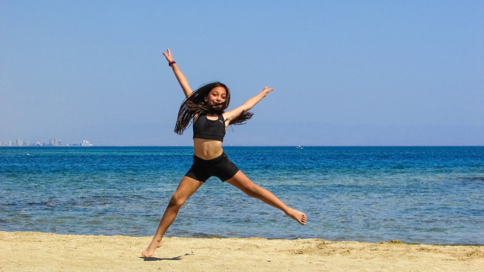 Canon PowerShot SX400 IS sample photo. Girl, sea, beach photography