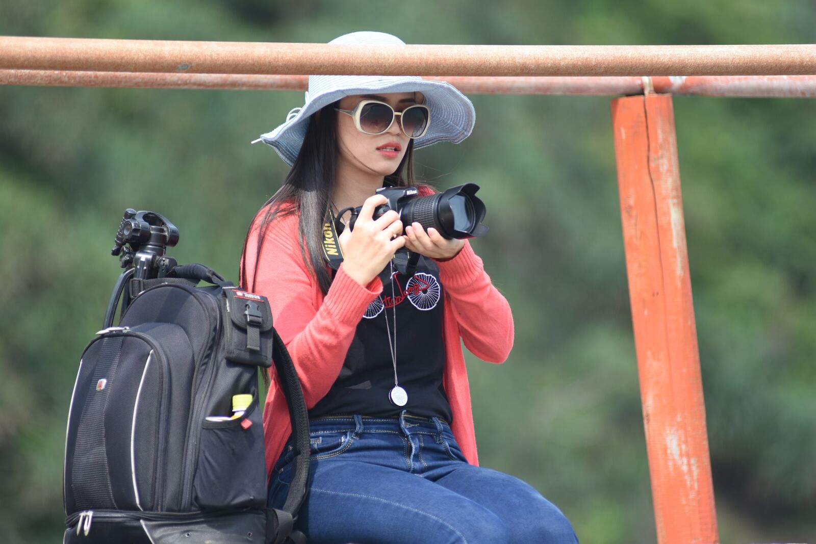 Nikon D7200 sample photo. Girl with camera, dynamic photography
