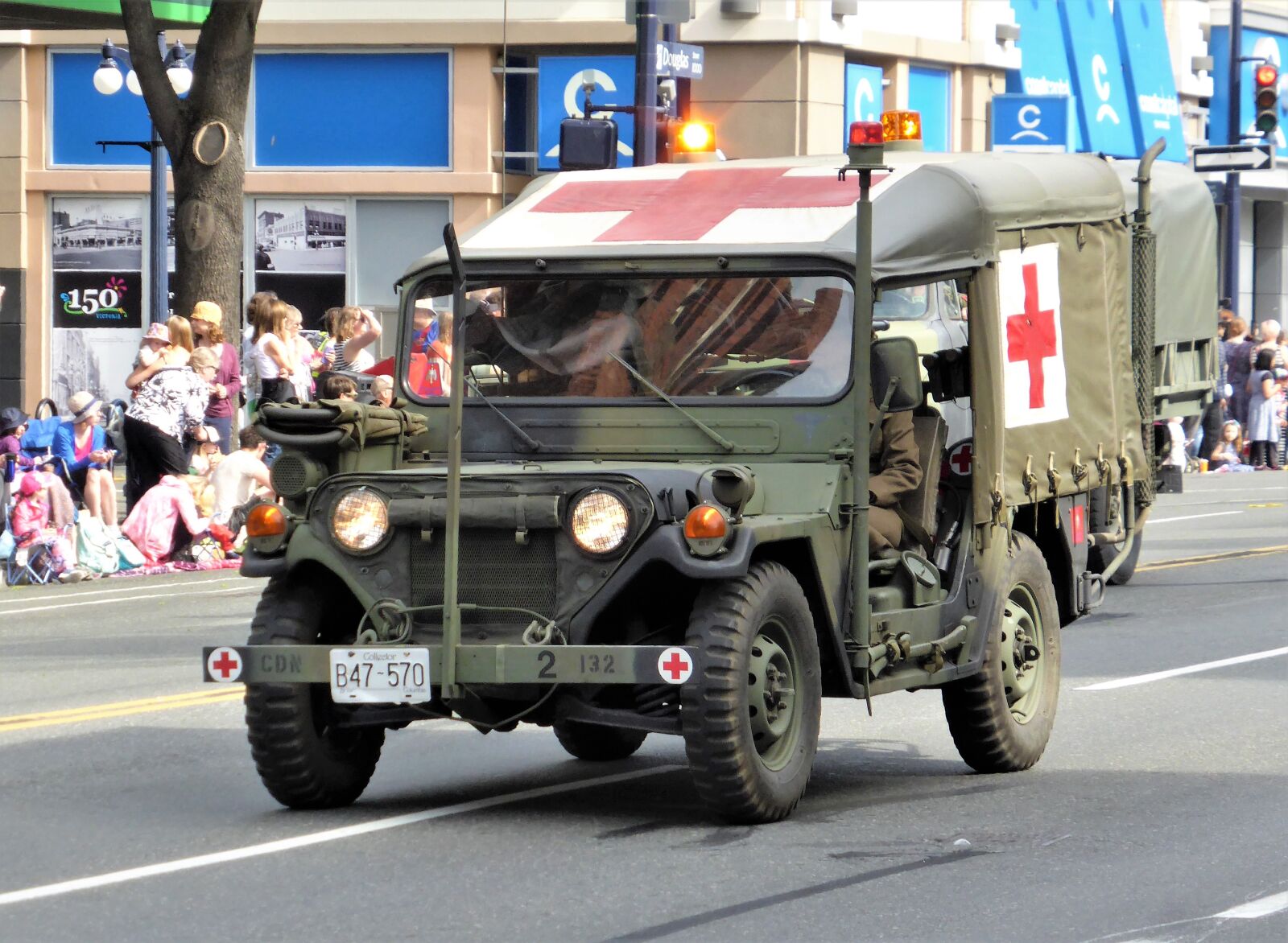 Panasonic Lumix DMC-ZS30 (Lumix DMC-TZ40) sample photo. Vehicle, jeep, ambulance photography