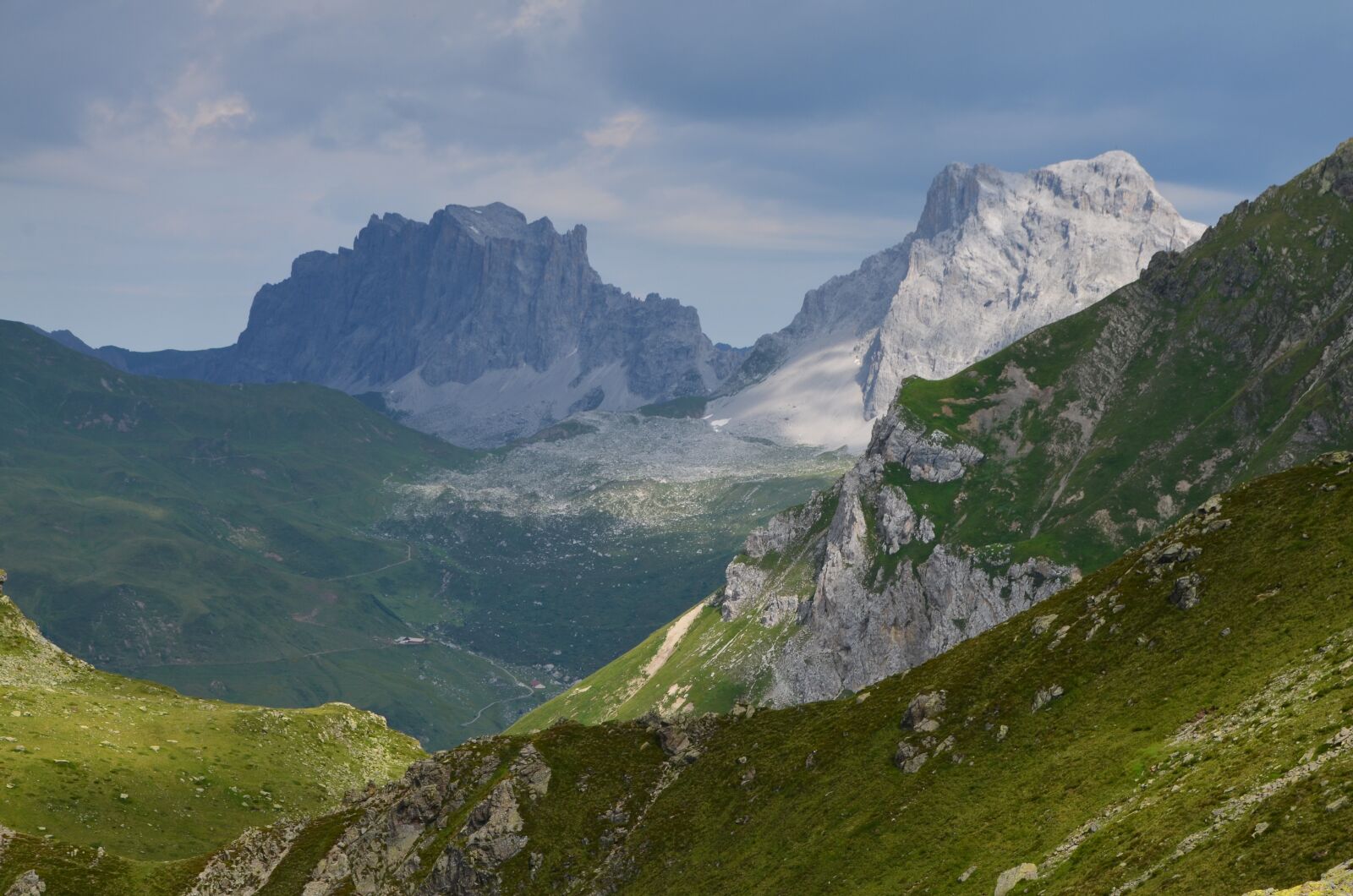 Nikon D5100 sample photo. Summit, alpine meadows, panorama photography