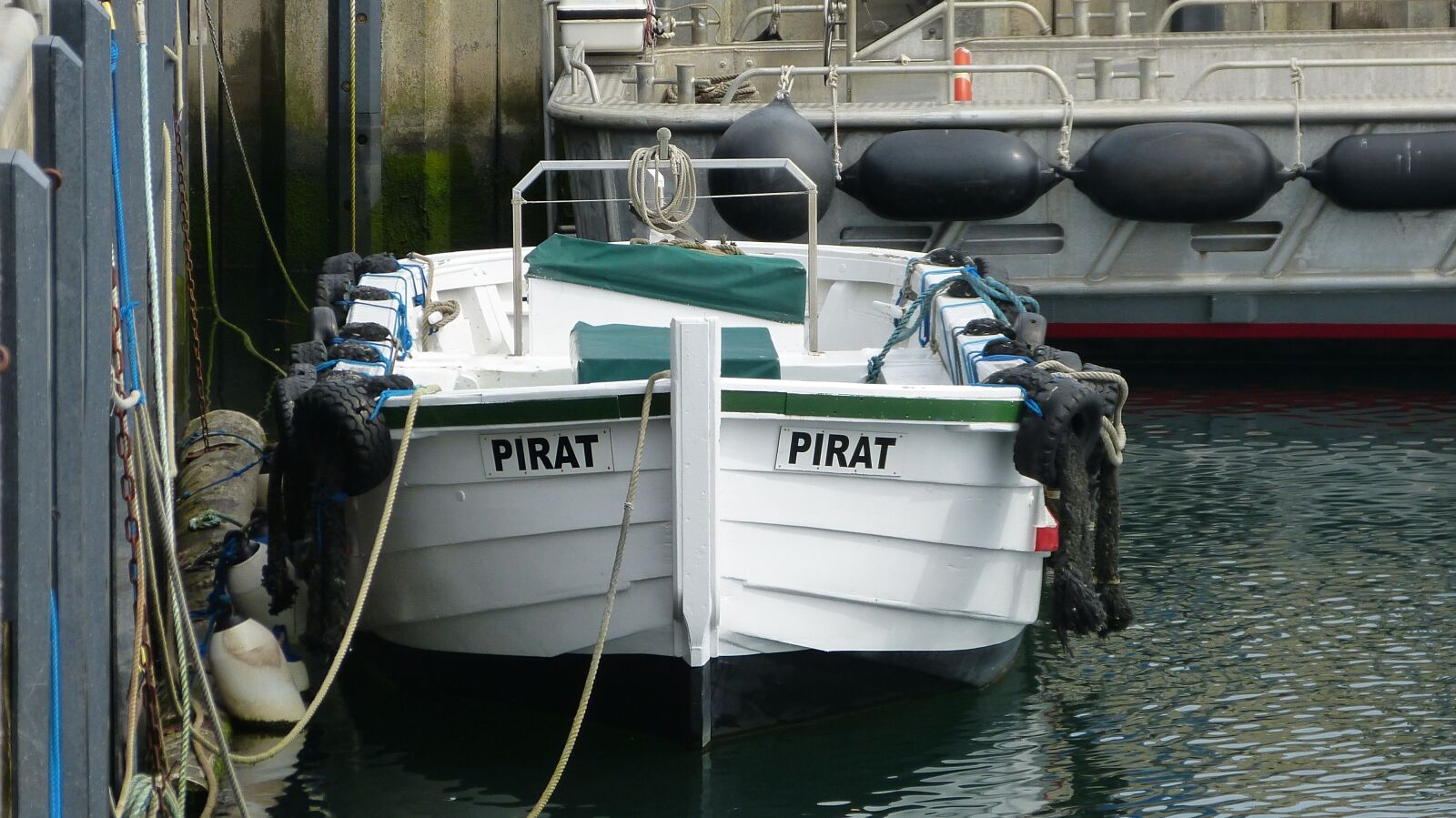 Panasonic Lumix DMC-FZ150 sample photo. Boerteboot, helgoland, pirate photography