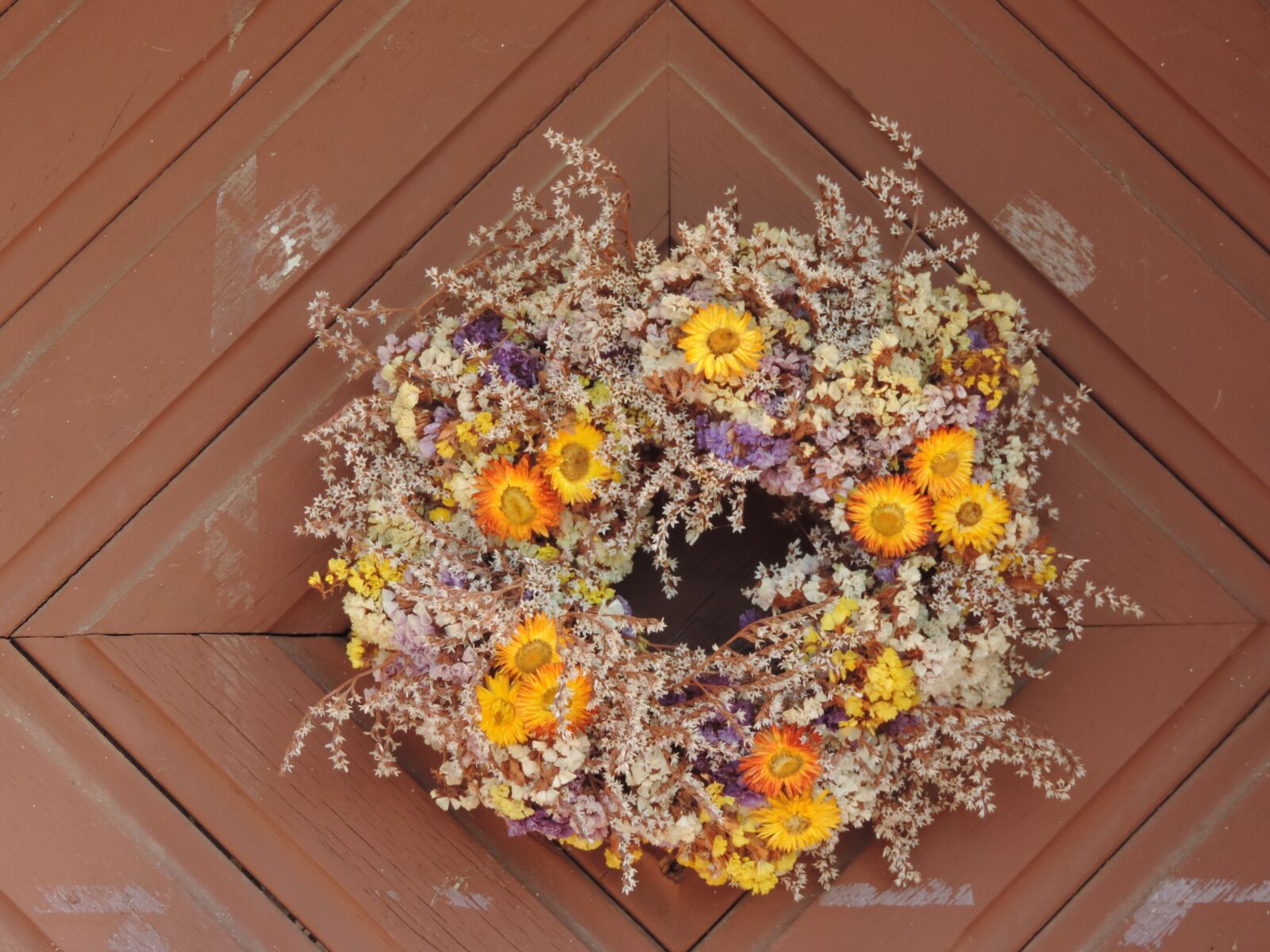 Nikon Coolpix P520 sample photo. Carpentry, decoration, front door photography