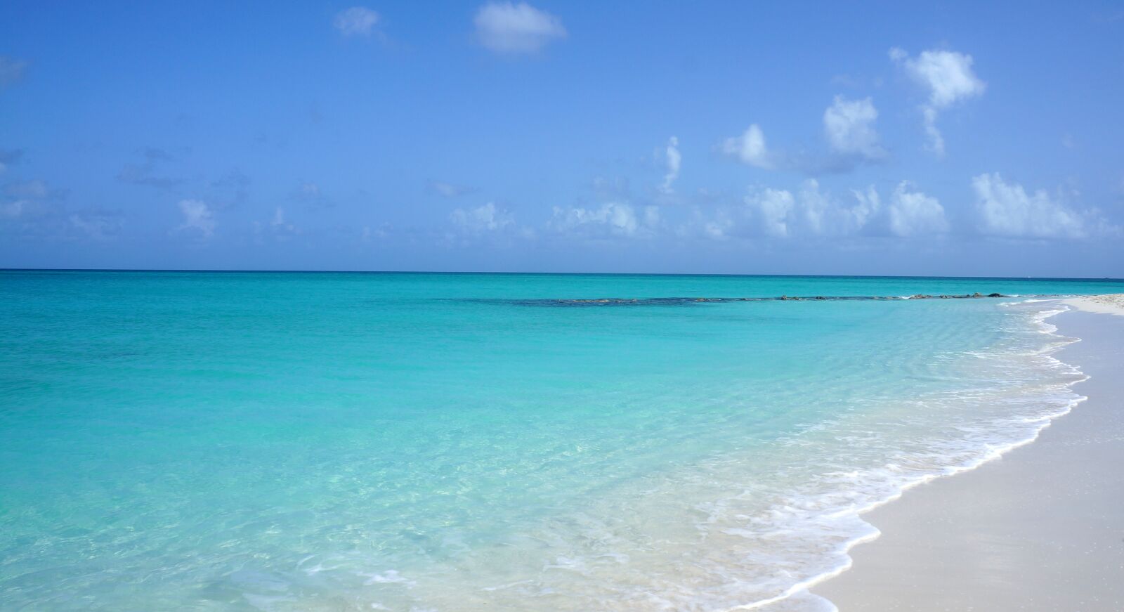 Sony Alpha NEX-5N + Sony E 18-55mm F3.5-5.6 OSS sample photo. Beach, turks and caicos photography