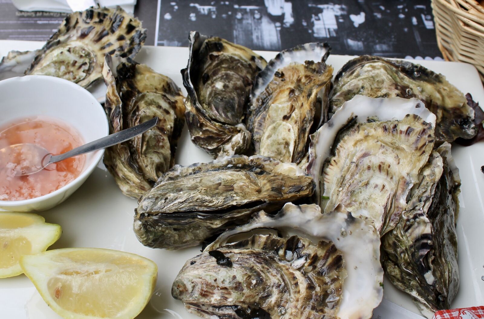 Canon EOS 1100D (EOS Rebel T3 / EOS Kiss X50) sample photo. Oister, seafood, food photography