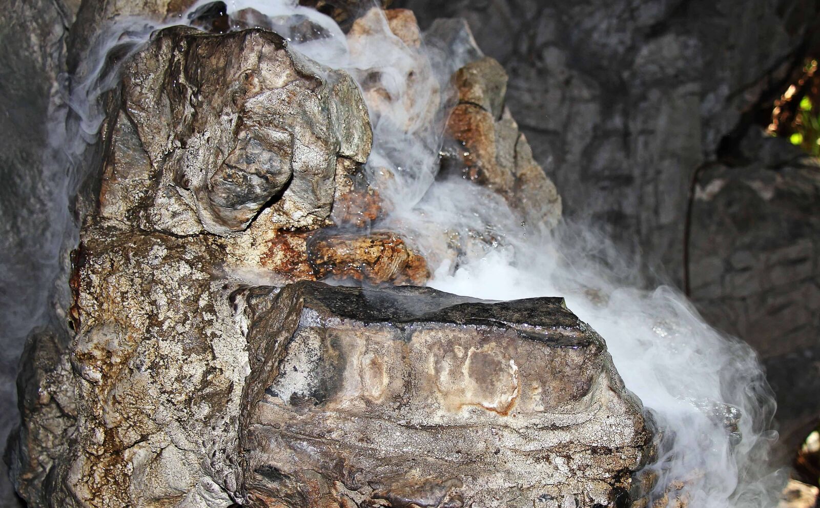 Canon EOS 550D (EOS Rebel T2i / EOS Kiss X4) sample photo. Cave, nature, stone, vapor photography