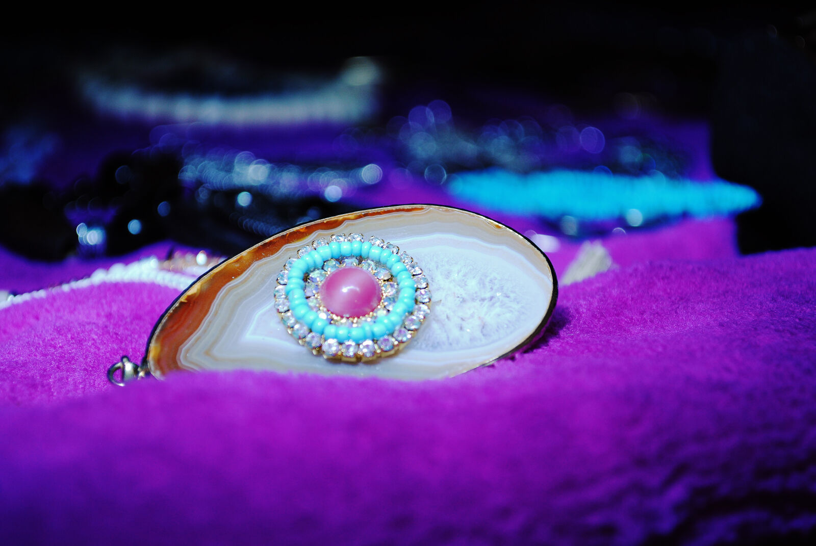 Nikon D3000 sample photo. Accessories, jewelry, lightpainting, necklace photography