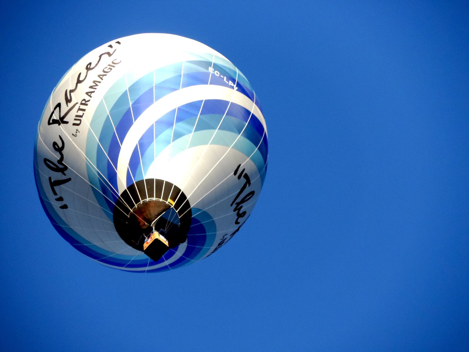 Nikon Coolpix P520 sample photo. The festival of balloons photography