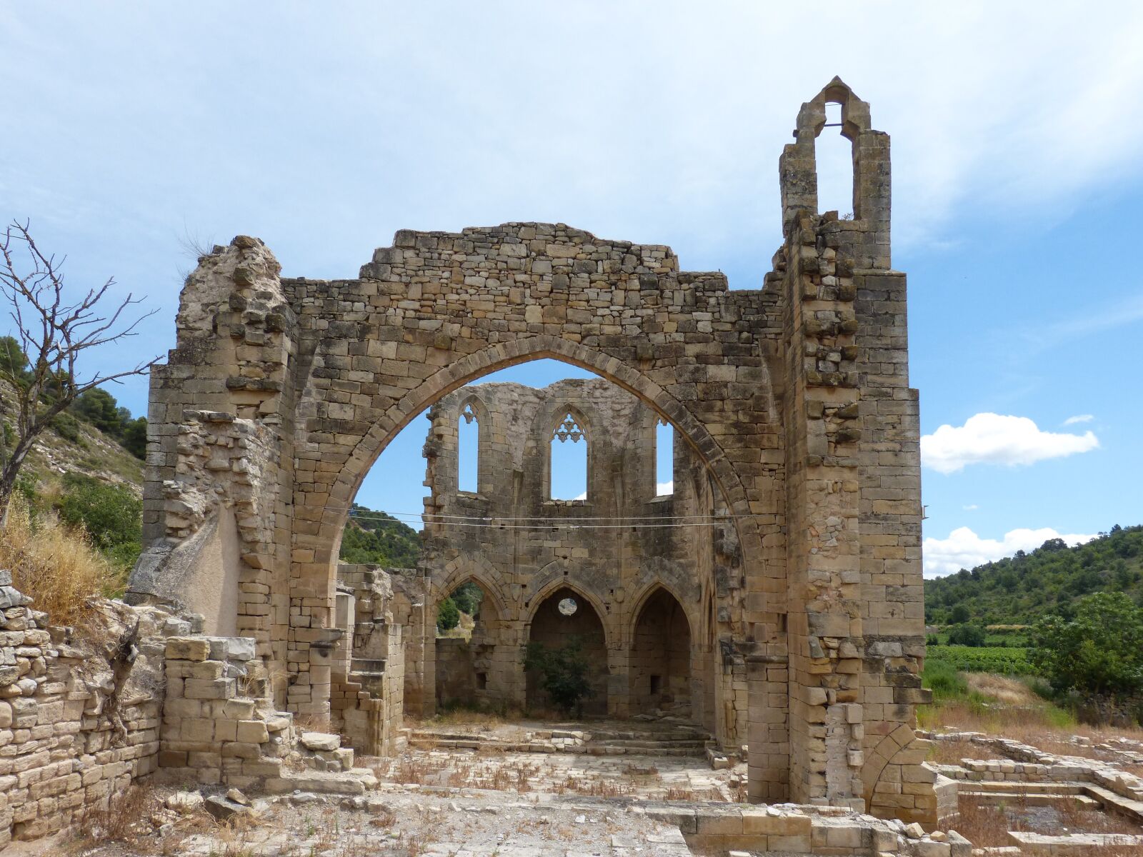 Panasonic DMC-FZ62 sample photo. Ruins, monastery, architecture photography