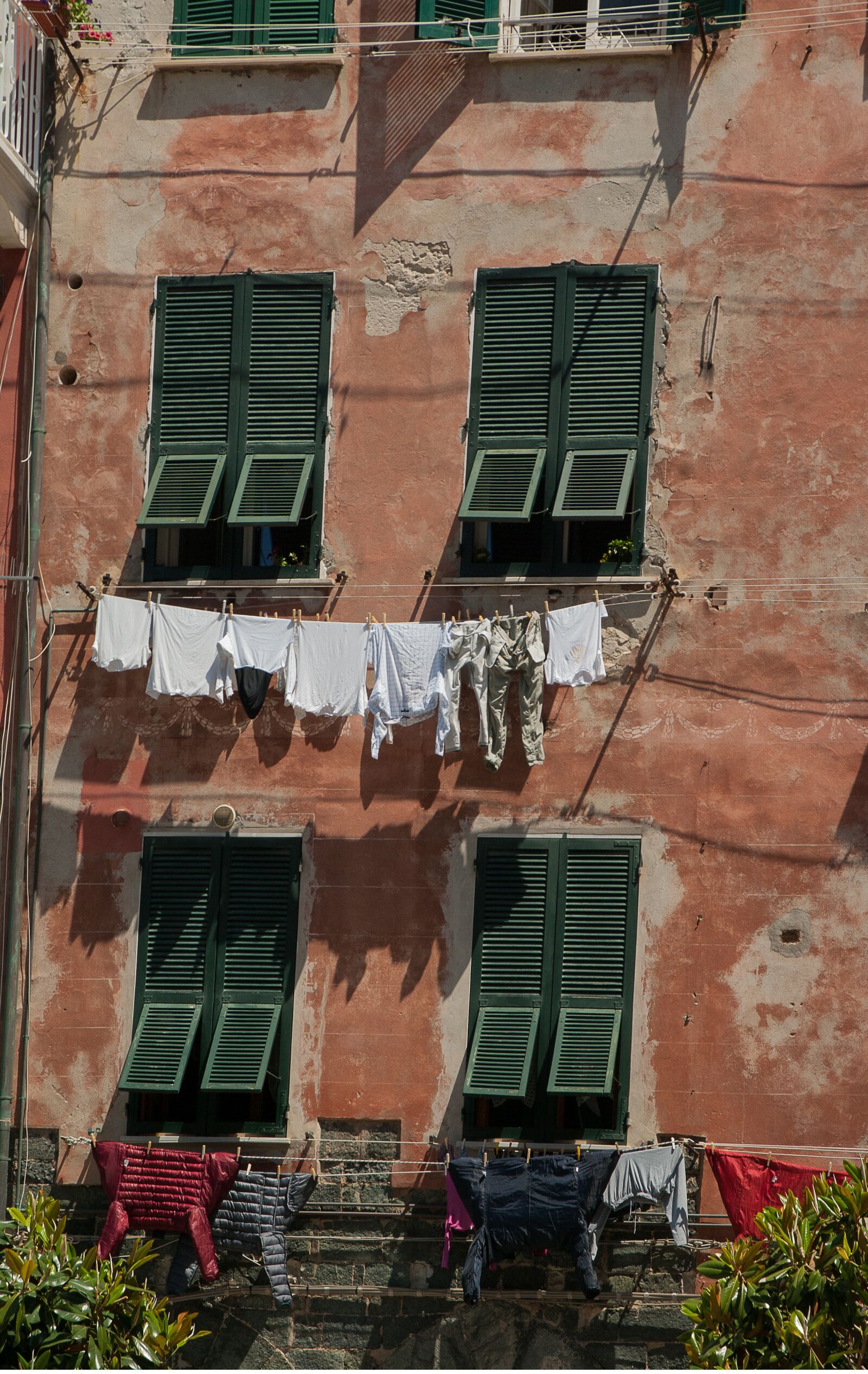 Pentax K10D sample photo. Italy, shutters, dryer photography