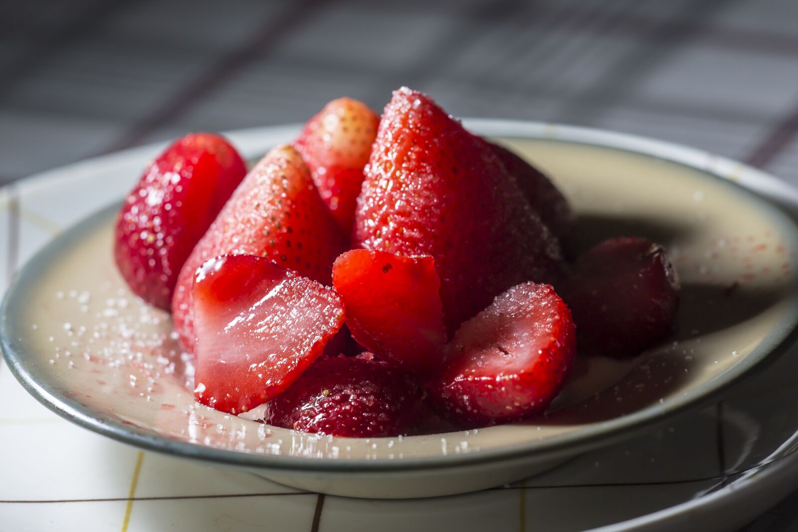 Canon EOS 5D Mark III sample photo. Strawberry, red, good photography