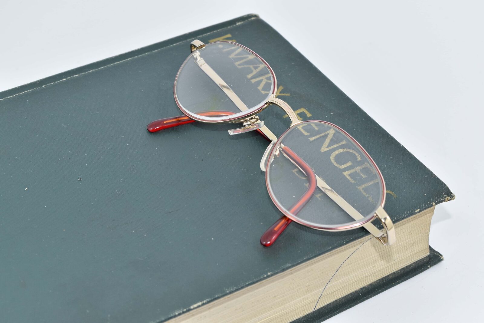 Nikon D5500 sample photo. Book, england, eyeglasses, literature photography
