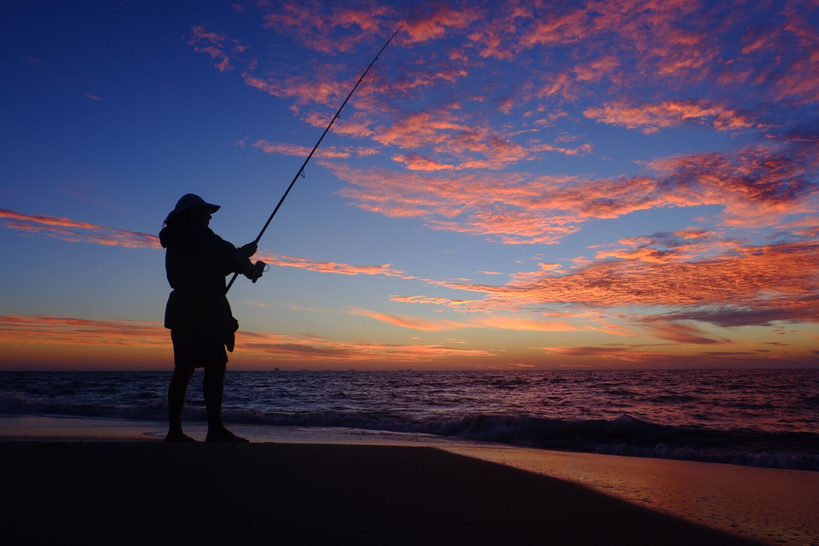 Fujifilm X-A3 + Fujifilm XC 16-50mm F3.5-5.6 OIS II sample photo. Life, fishing, sea photography