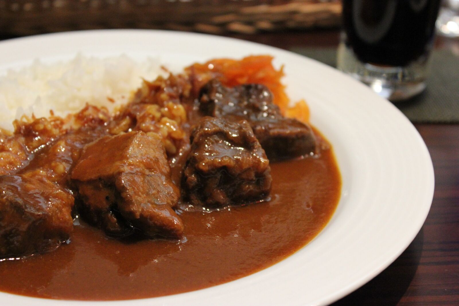 Canon EOS 550D (EOS Rebel T2i / EOS Kiss X4) sample photo. Hood, meat, dinner photography