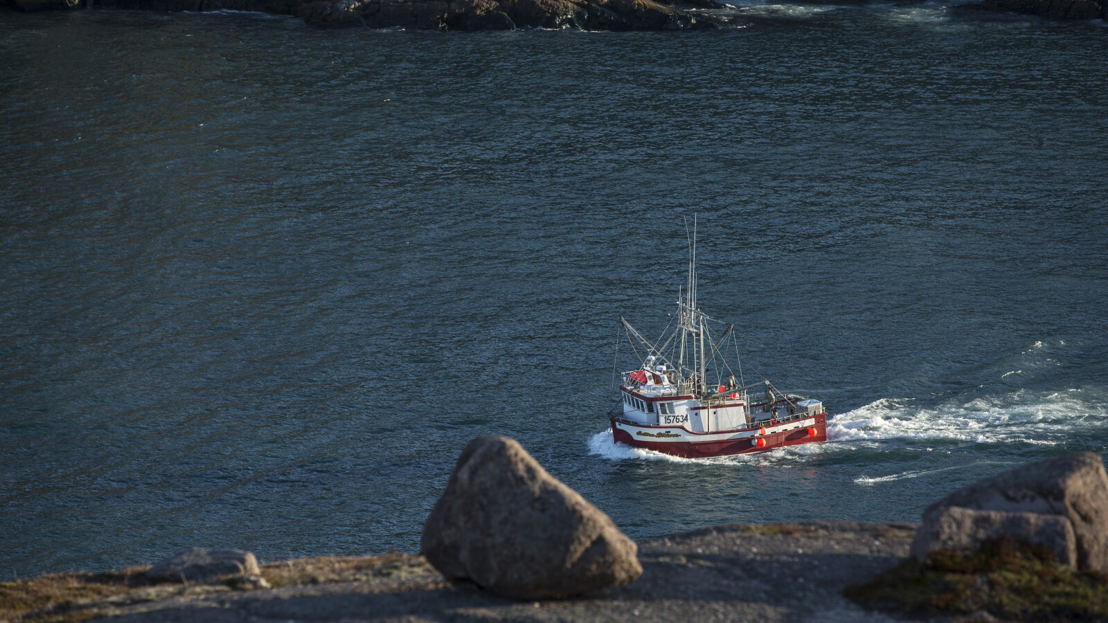Canon EOS 5D Mark III sample photo. Bay, beach, boat, coast photography
