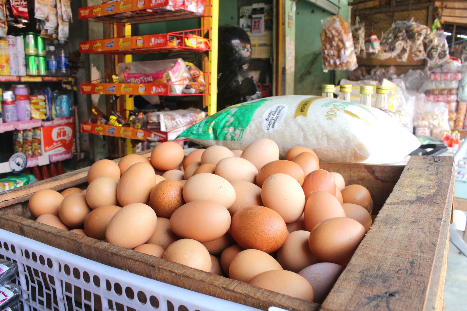 Canon EOS 600D (Rebel EOS T3i / EOS Kiss X5) sample photo. Market, sell, egg photography