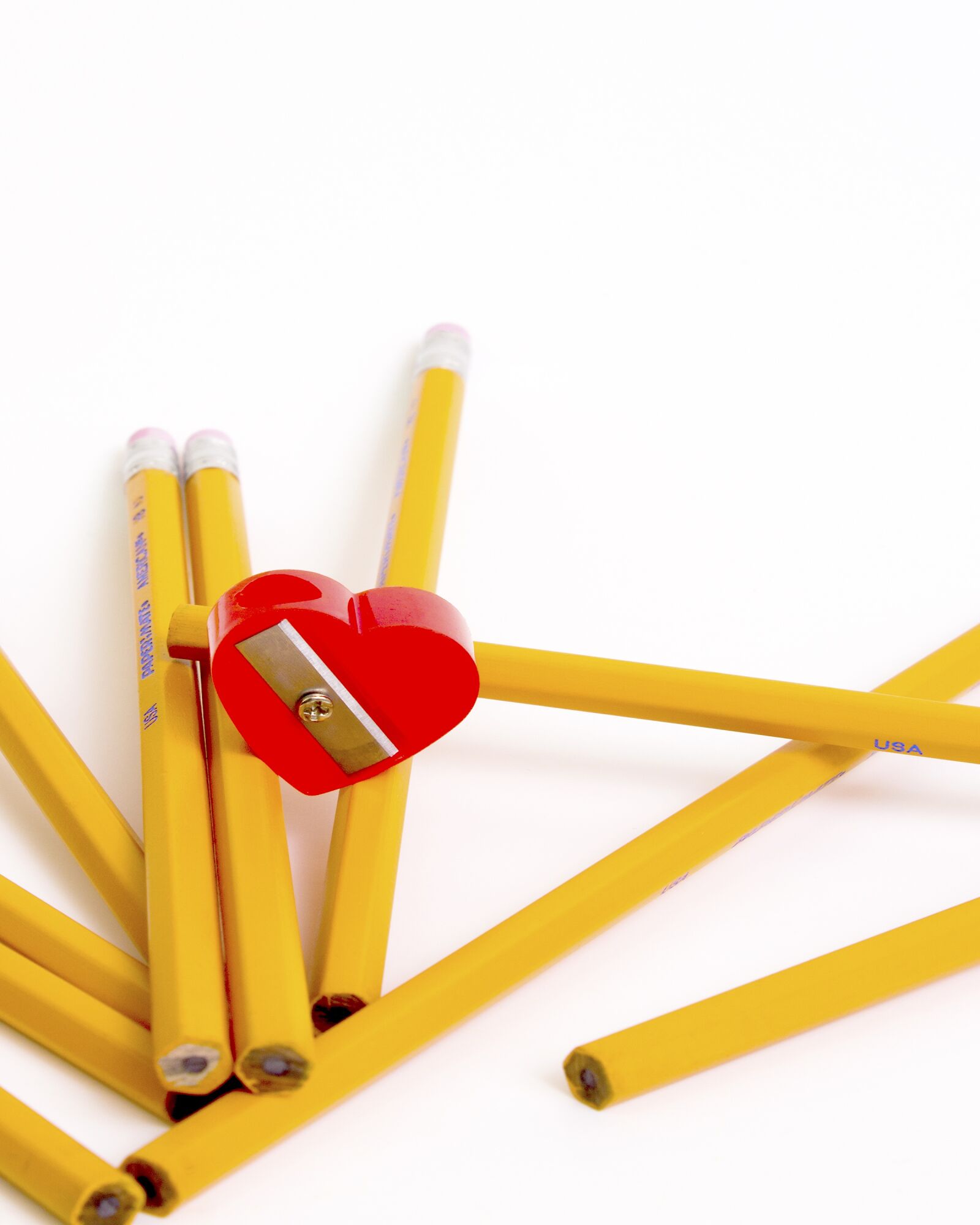 Canon EOS 1200D (EOS Rebel T5 / EOS Kiss X70 / EOS Hi) sample photo. School, pencils, heart photography