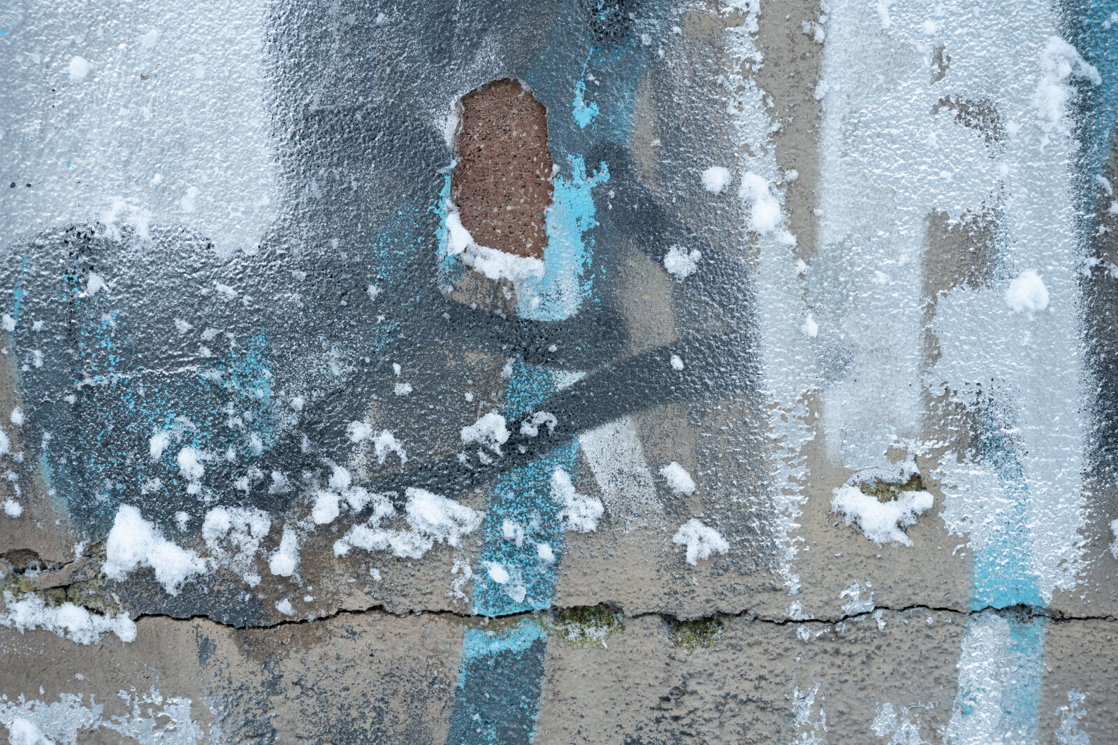 Nikon Nikkor Z 24-120mm F4 S sample photo. Snowy wall - 84mm photography