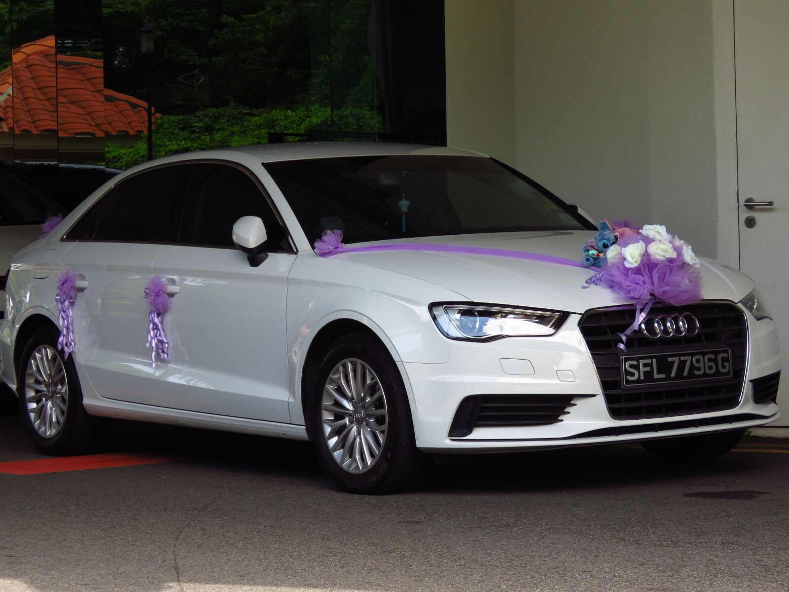 Canon PowerShot SX60 HS sample photo. Wedding car, white car photography