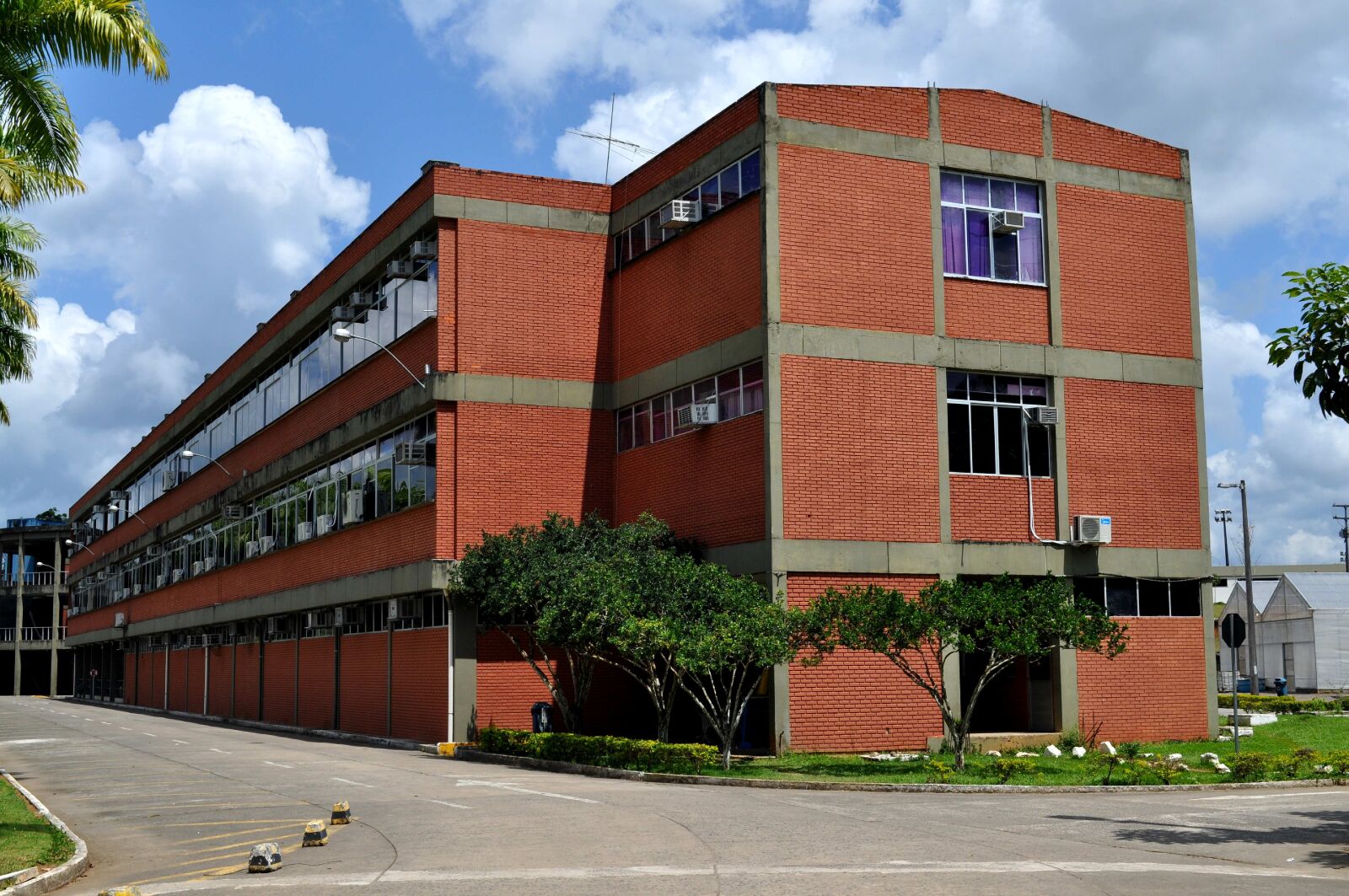 Nikon D5000 sample photo. Look, exterior, brick, building photography