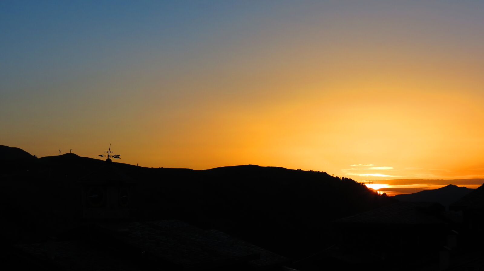 Canon PowerShot SX40 HS sample photo. Sunset, sun, mountain photography
