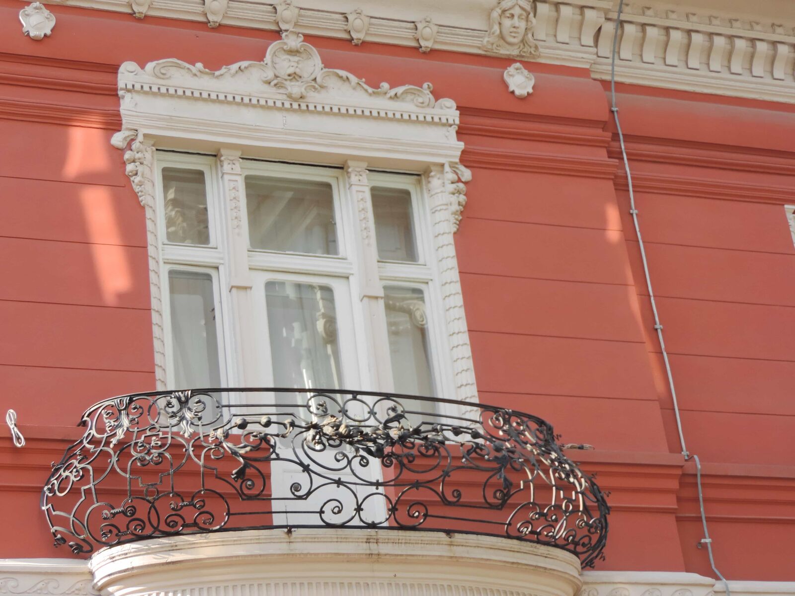 Nikon Coolpix P520 sample photo. Balcony, cast iron, heraldry photography