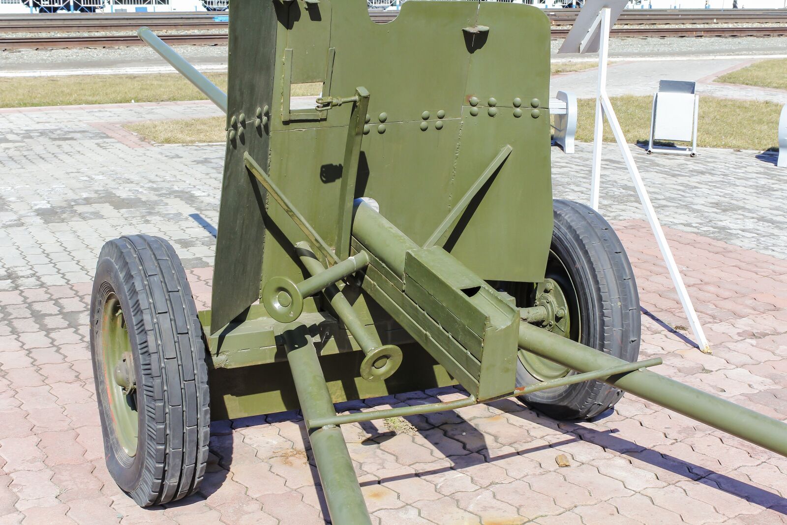 Canon EOS 600D (Rebel EOS T3i / EOS Kiss X5) sample photo. Military, the transportation system photography