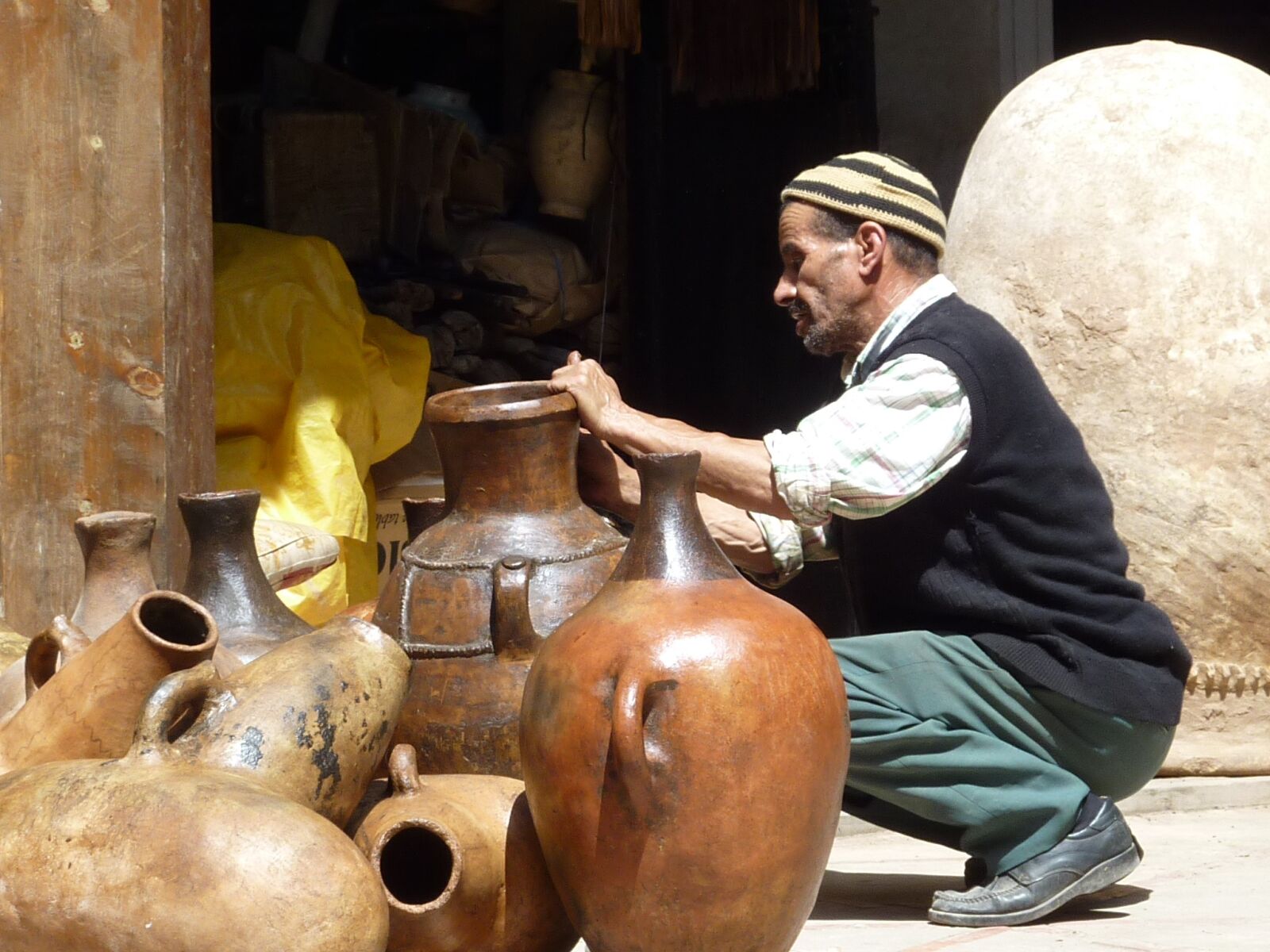 Panasonic DMC-TZ7 sample photo. Morocco, marrakech, pottery photography