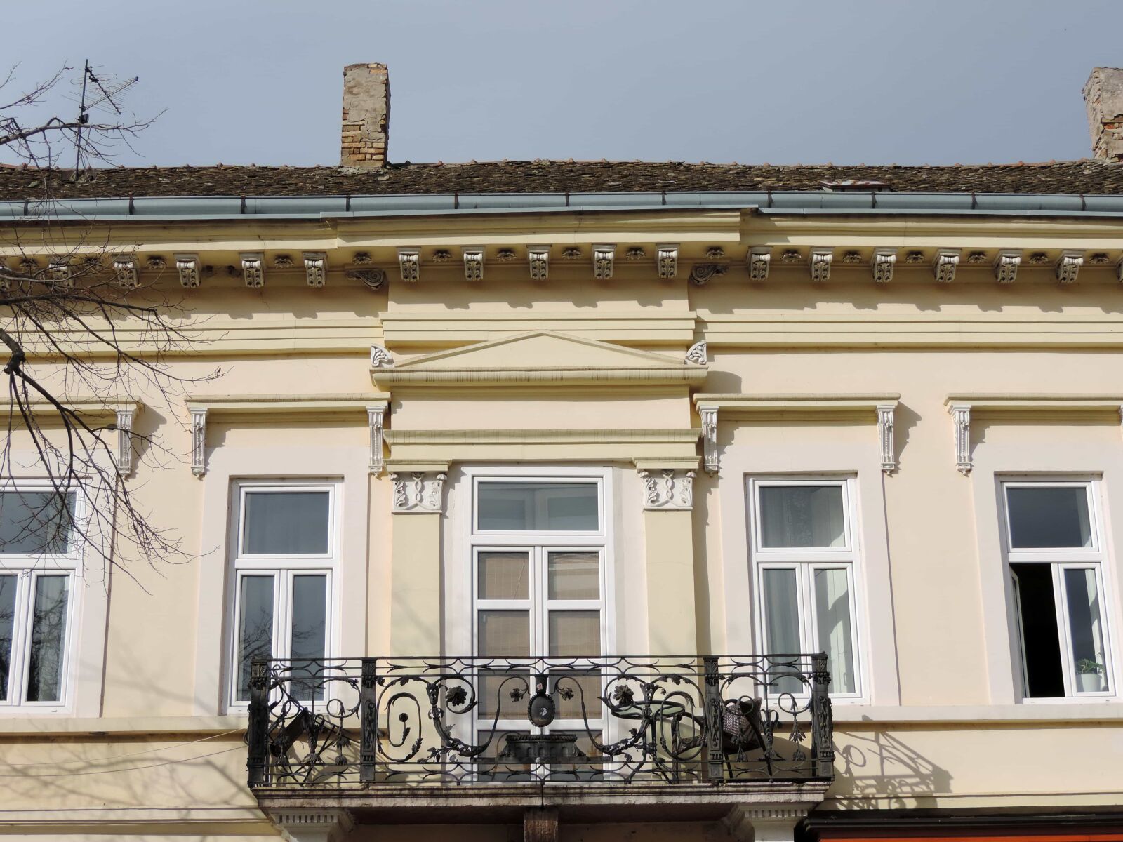 Nikon Coolpix P520 sample photo. Balcony, house, architecture, building photography