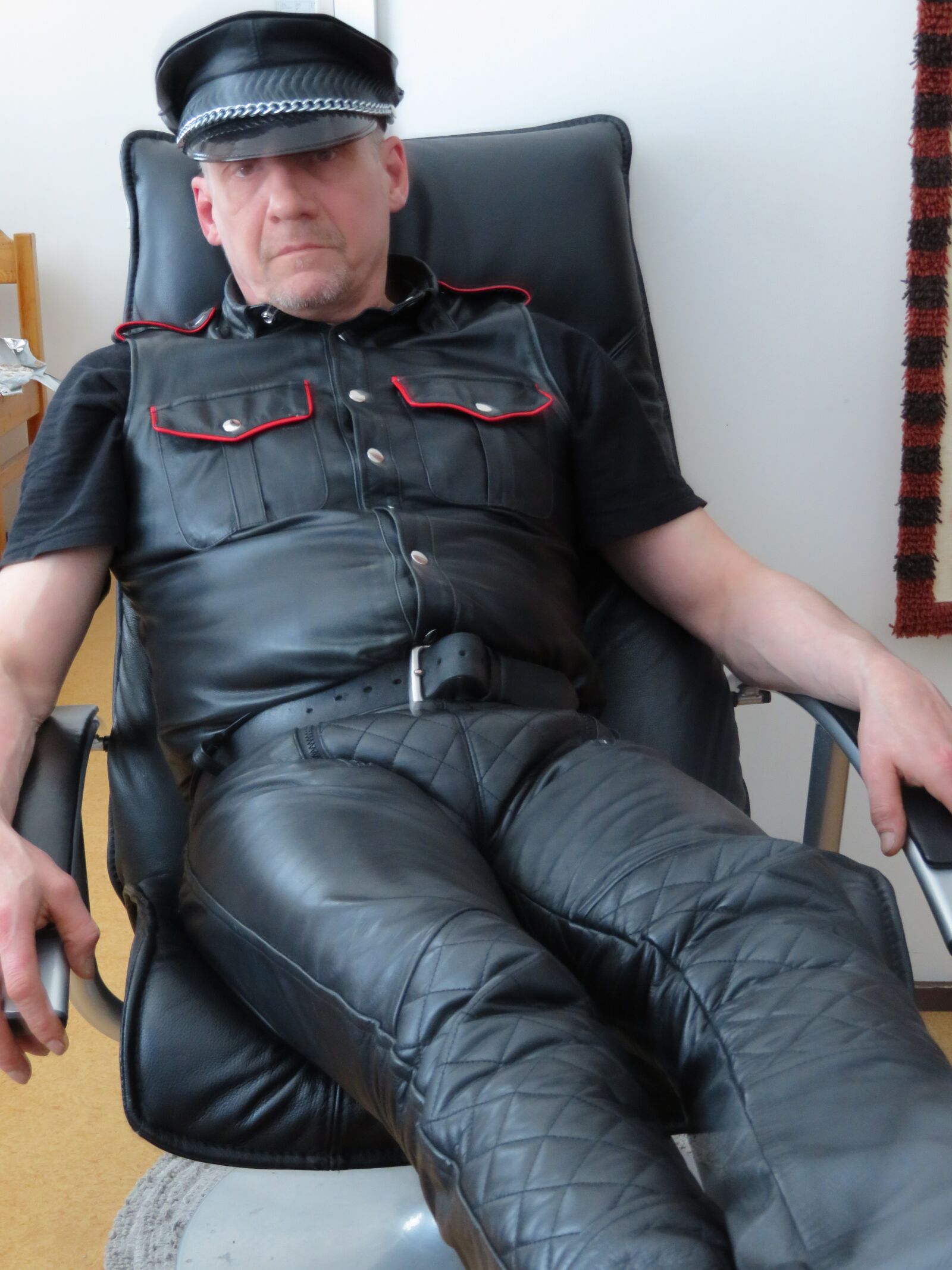 Canon PowerShot SX730 HS sample photo. Leather, gay, homosexual photography