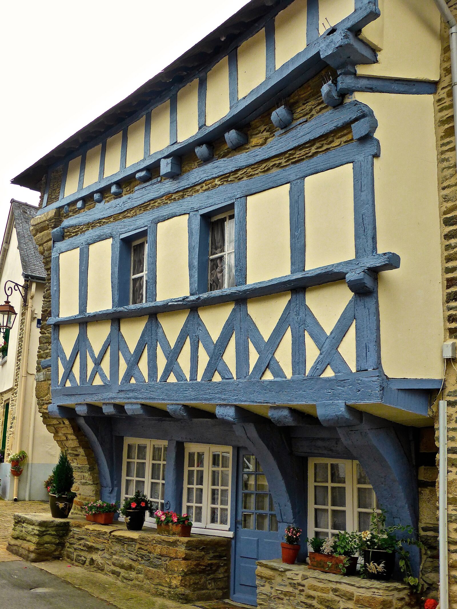Panasonic DMC-TZ41 sample photo. Medieval, half timbered, architecture photography