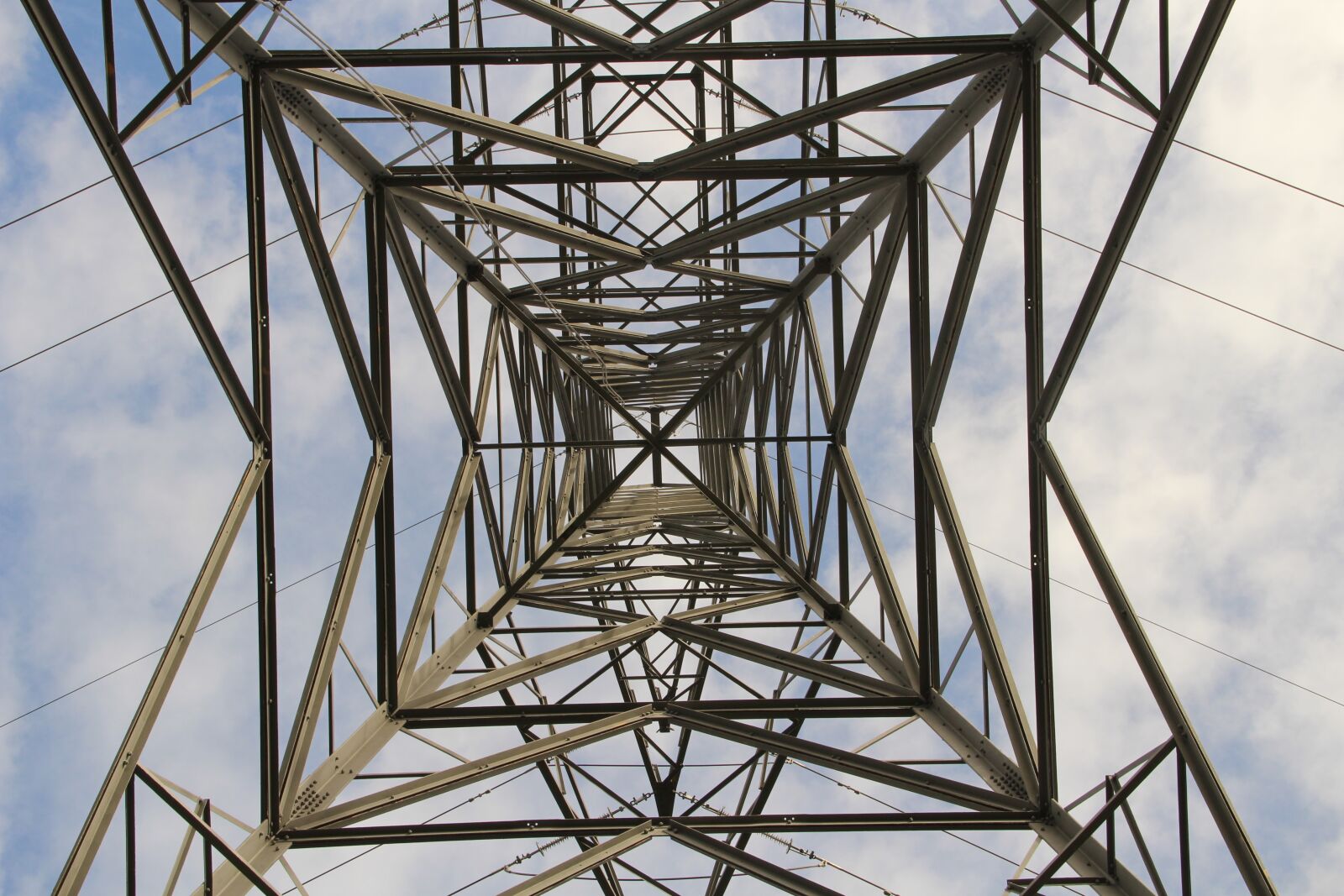 Canon EF-S 18-135mm F3.5-5.6 IS sample photo. Electricity pylon, sky, clouds photography