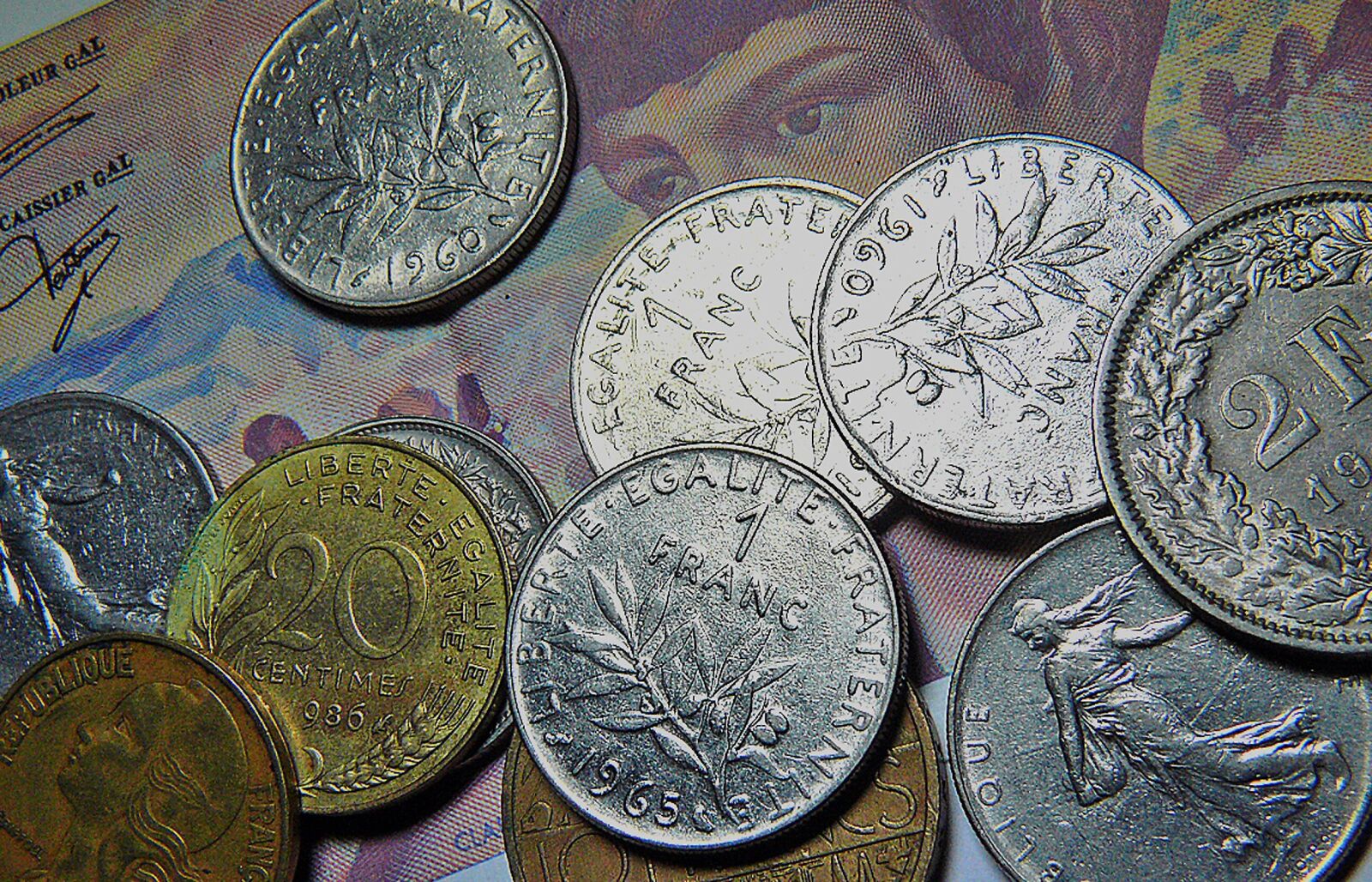 Leica V-LUX 1 sample photo. Money, currency, coins photography
