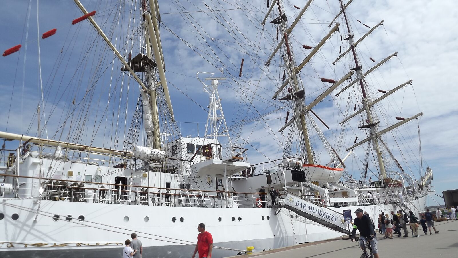 Fujifilm FinePix S3400 sample photo. Sailing ship, the gift photography