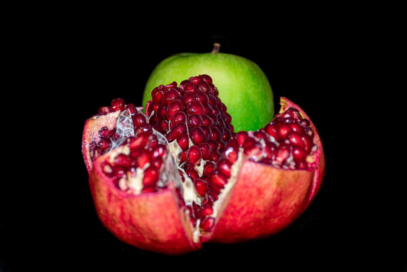 Nikon D5600 sample photo. Rosh hashanah, apple, pomegranate photography