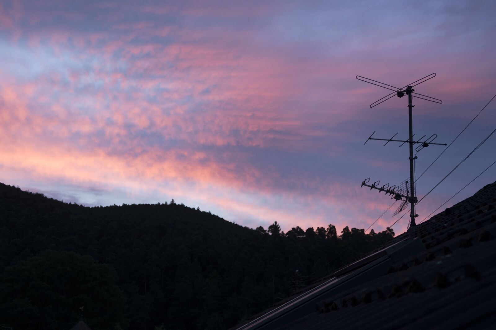 Canon PowerShot G7 X Mark II sample photo. Sky, antenna, roof photography