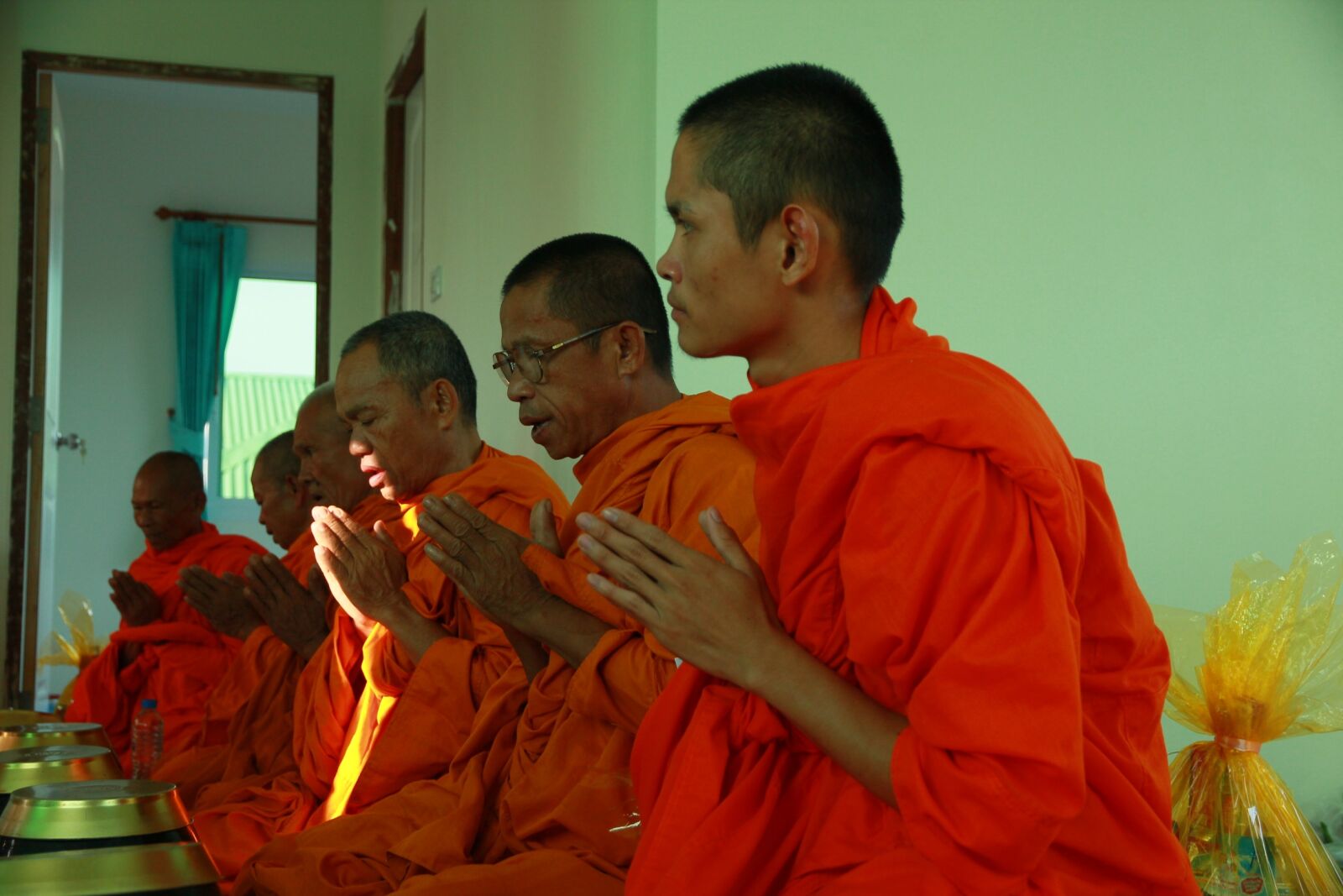Canon EOS 600D (Rebel EOS T3i / EOS Kiss X5) sample photo. Buddhist, monk, buddhism photography