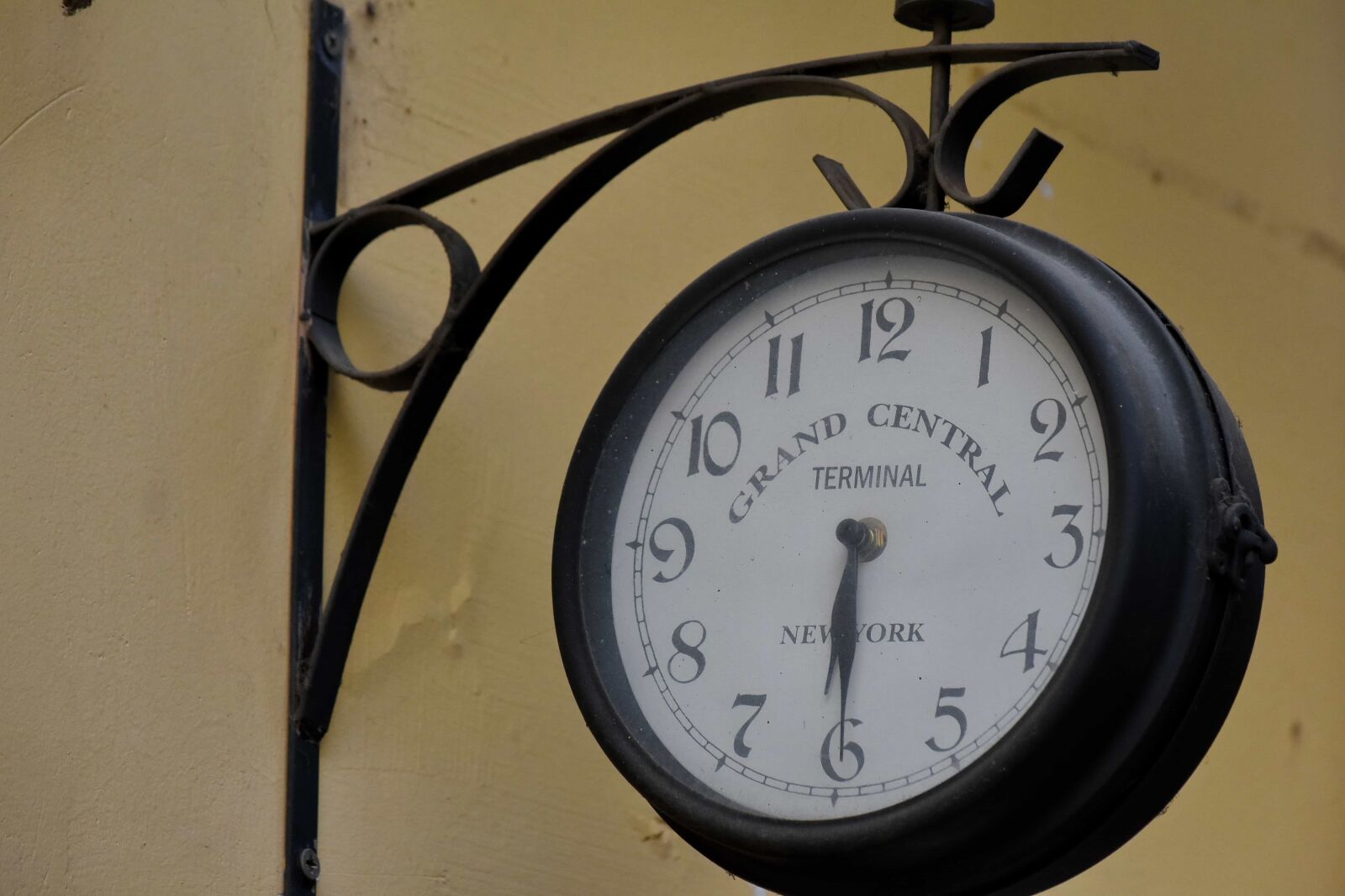 Nikon D5500 sample photo. Analog clock, cast iron photography