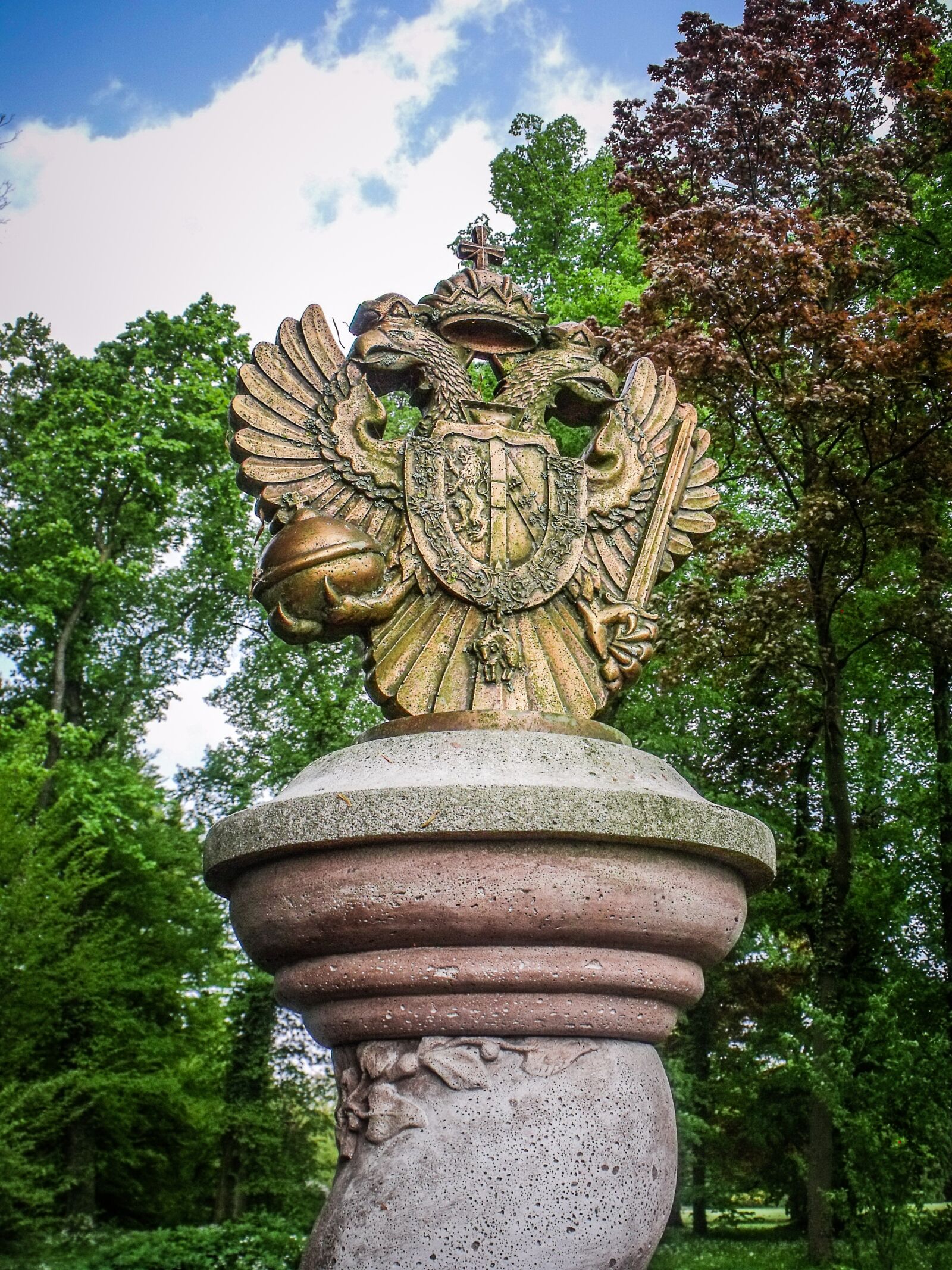 Fujifilm FinePix S1500 sample photo. Eagle, coat of arms photography