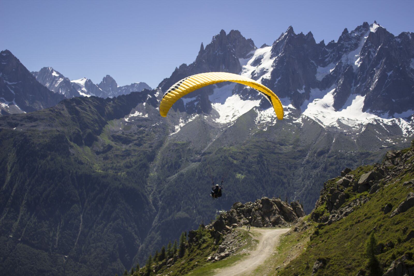 Canon EOS 600D (Rebel EOS T3i / EOS Kiss X5) sample photo. Paragliding, mountains, sport photography