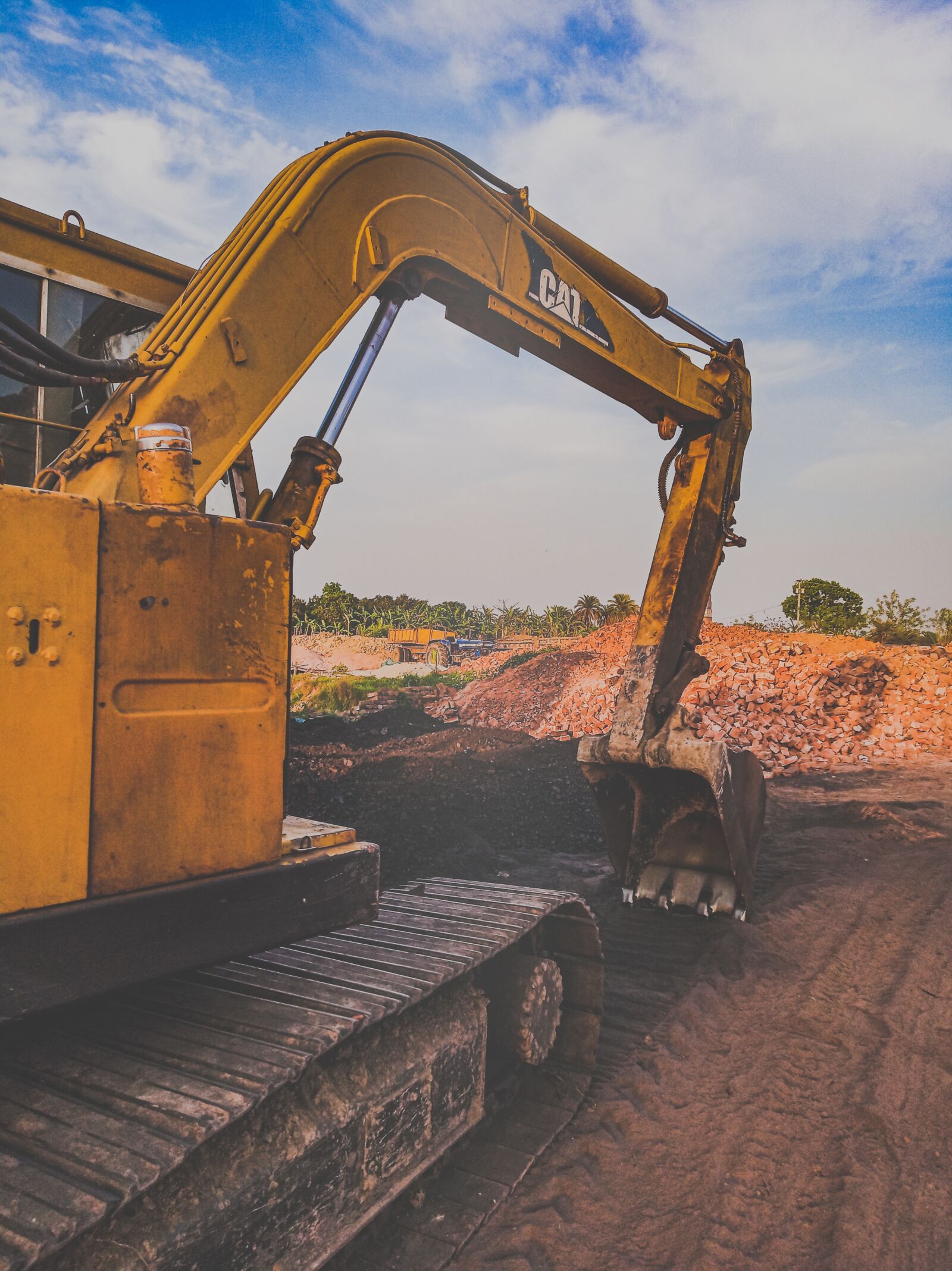 Xiaomi Redmi 6 sample photo. Cat, construction, industry photography