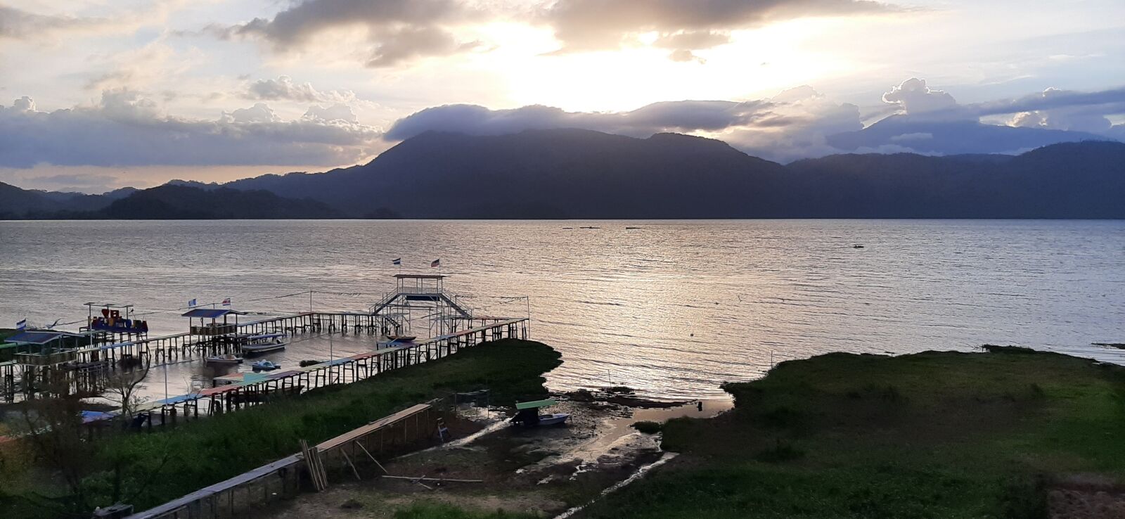 Samsung Galaxy A50 sample photo. Lake, mountain, nature photography