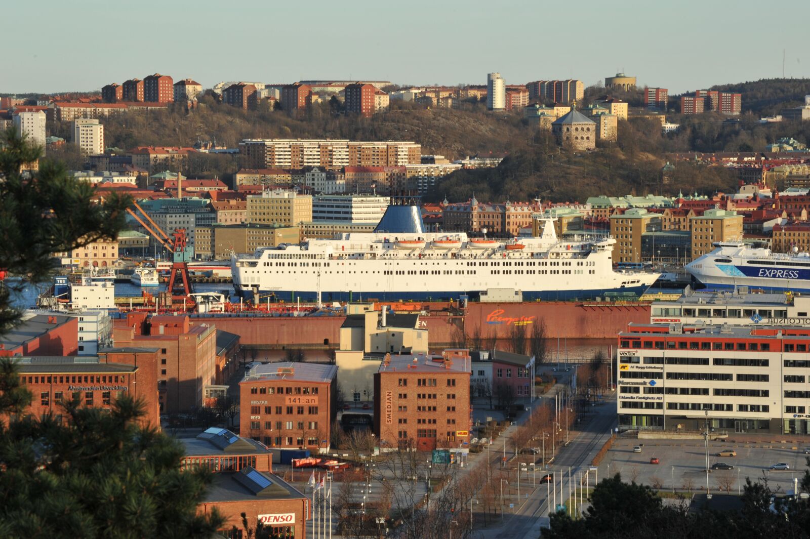 Nikon D700 sample photo. Gothenburg, skansen crown, cityscape photography