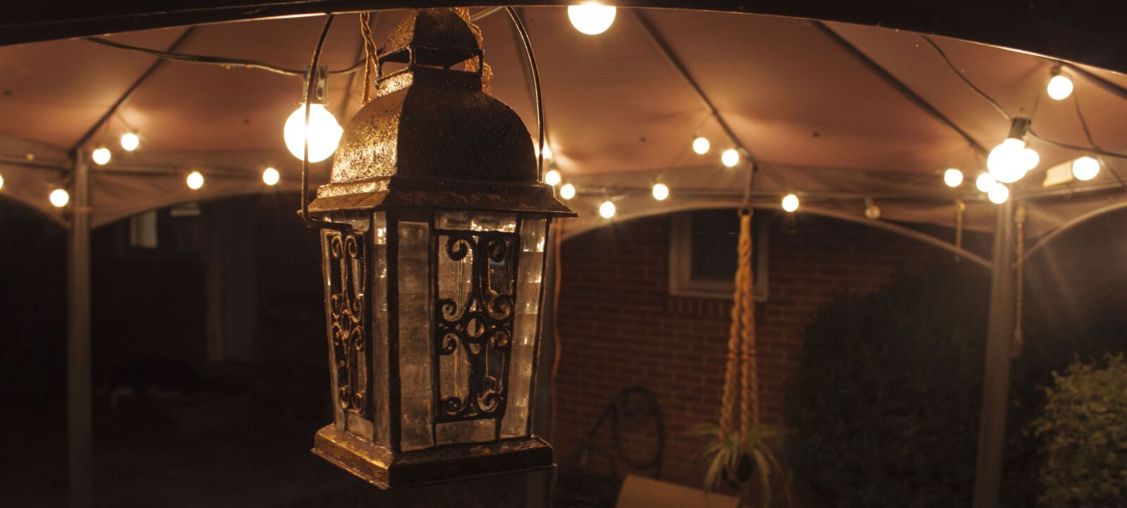 Canon EOS 500D (EOS Rebel T1i / EOS Kiss X3) sample photo. Lantern, gazebo, low light photography
