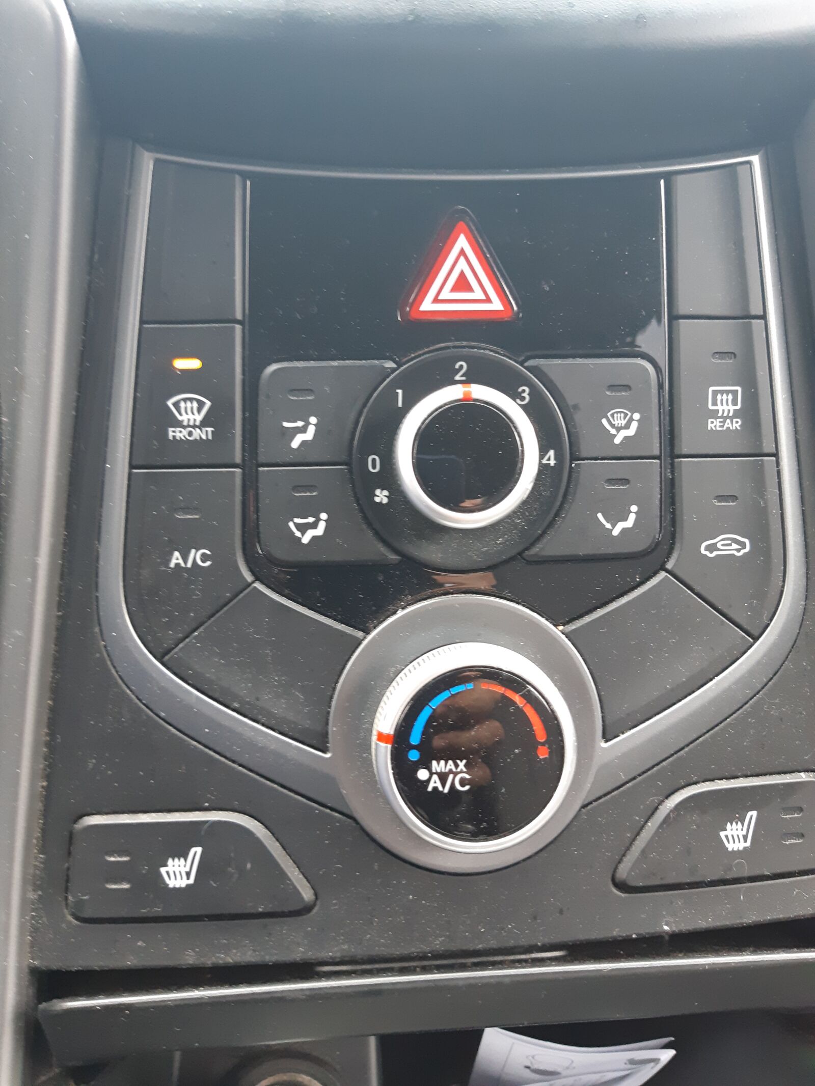 Samsung Galaxy A8(2018) sample photo. Control, auto, inside photography