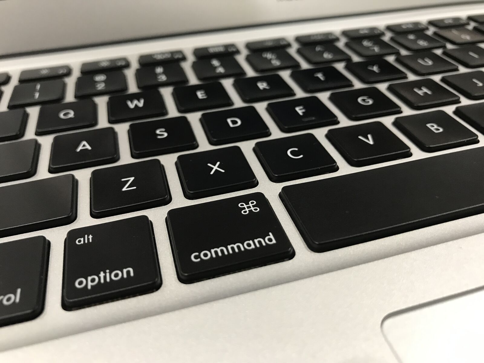 iPhone 7 Plus back dual camera 3.99mm f/1.8 sample photo. Keyboard, pc, mac photography