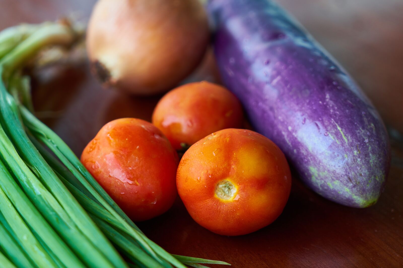 Sony a7R II sample photo. Tomato, eggplant, onion photography